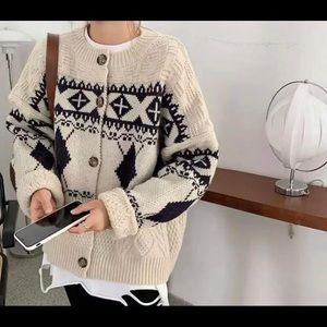 Korean Snowy Round Cardigan